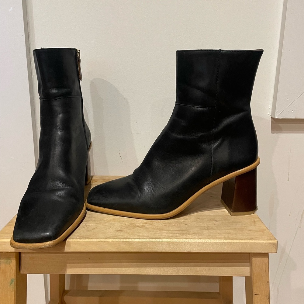 ALOHAS booties